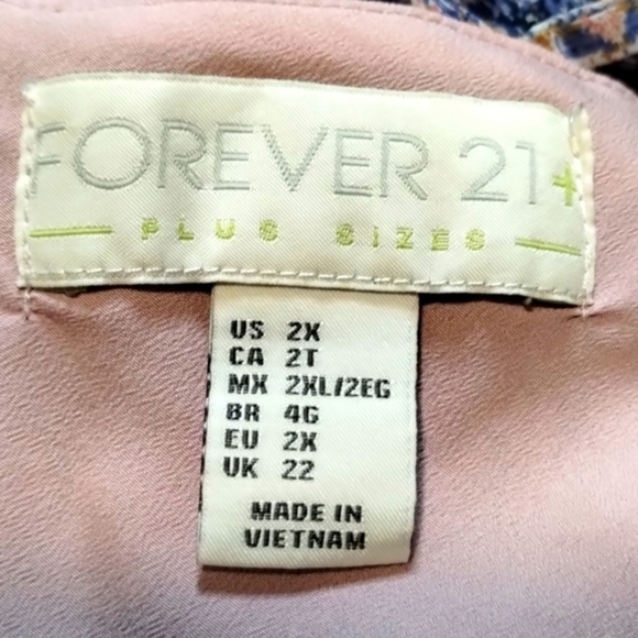 Forever 21 spaghetti strap lined blouse, unique detail in back Sz 2X - Picture 10 of 10